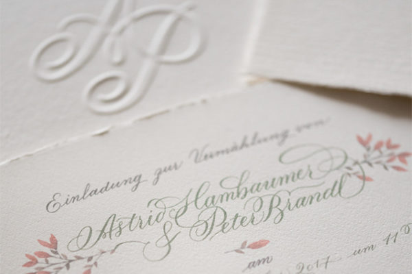 hochzeitspapeterie blumen kalligraphie